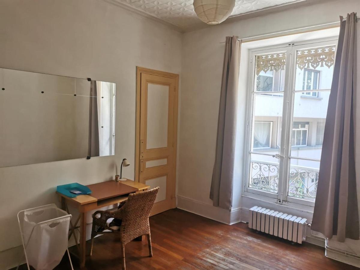 Bel Appartement Charme Ancien Dans Quartier Anime Grenoble Luaran gambar