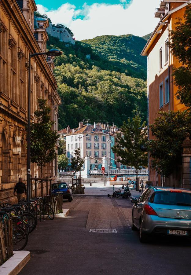 Bel Appartement Charme Ancien Dans Quartier Anime Grenoble Luaran gambar